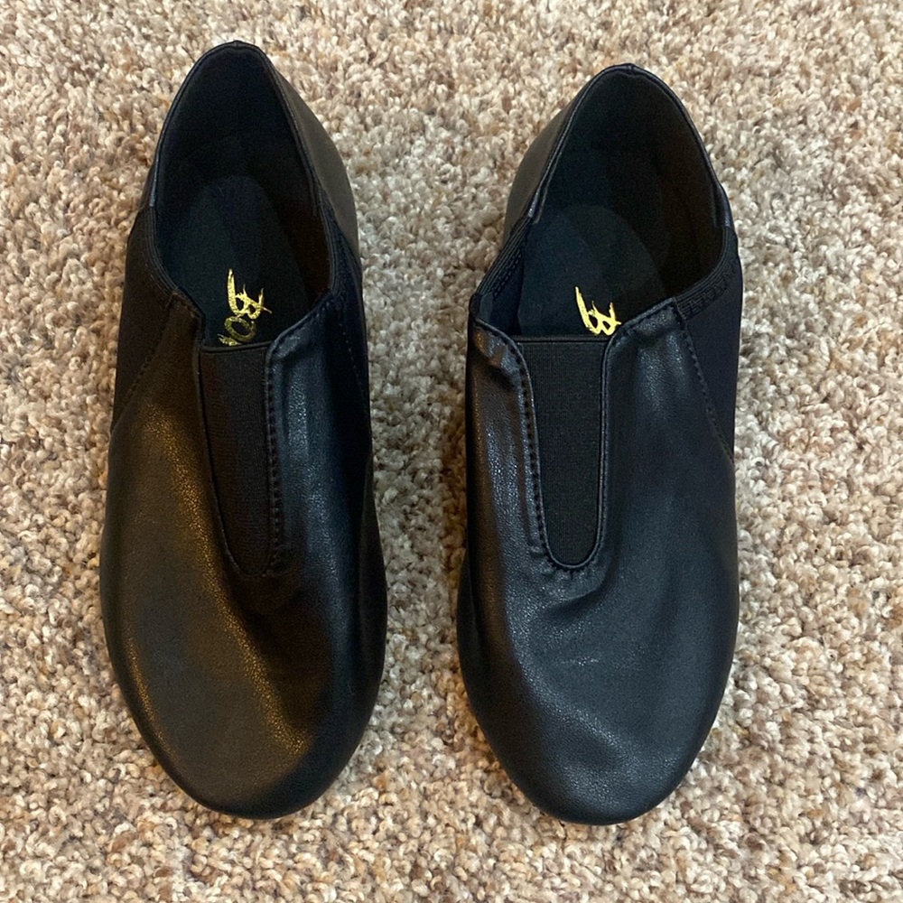 BOKIMD girls leather jazz shoes. Black 3Y. Brand new